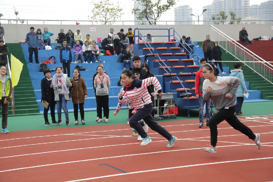 20200529104146_45782 必发bf88橡胶跑道助力怀化一中西湖校区第55届田径活动会